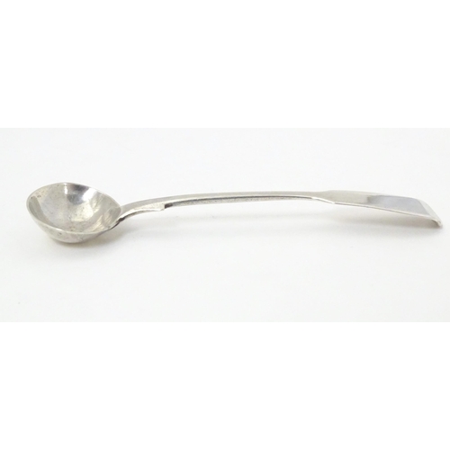 443 - A Victorian silver Fiddle pattern salt spoon, hallmarked London 1848, maker Chawner & Co. (George Ad... 