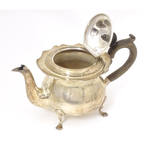 460 - A silver bachelor's tea set comprising teapot, twin handled sugar bowl and milk jug, hallmarked Shef... 