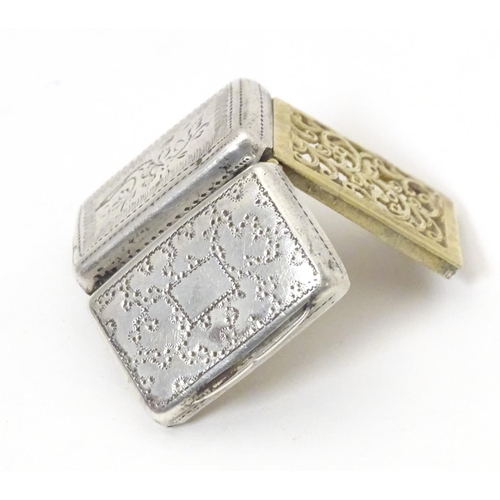 471 - A 19thC silver vinaigrette with engraved decoration opening to reveal gilded interior and grille, ha... 