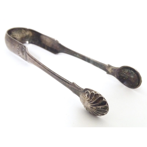 488 - A pair of Scottish Geo IV silver Fiddle and Shell pattern teaspoons hallmarked Edinburgh 1825, maker... 