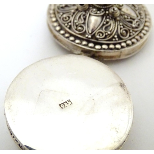 512 - A .925 silver pill box with hinge lid and blue paste stone to top. Approx. 1 1/4