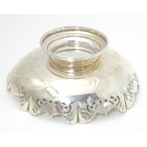 344 - A silver bon bon dish with pierced decoration hallmarked Sheffield 1957, maker Viner's Ltd. Approx. ... 