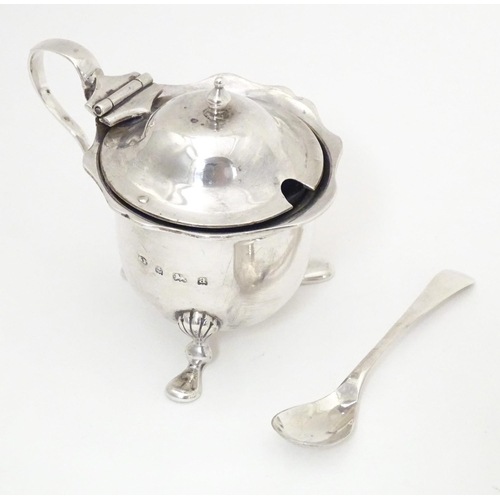 351 - A silver mustard pot with blue glass liner and associated mustard spoon. Hallmarked Birmingham 1900 ... 