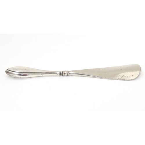 360 - A silver handled shoe horn, hallmarked Birmingham 1909 Approx. 7