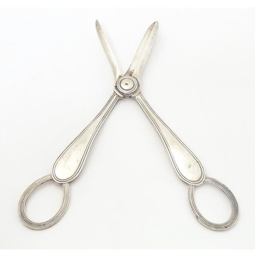 362 - Silver grape shears / scissors hallmarked Sheffield 1906, maker Thomas Bradbury & Sons Ltd . 7 1/4