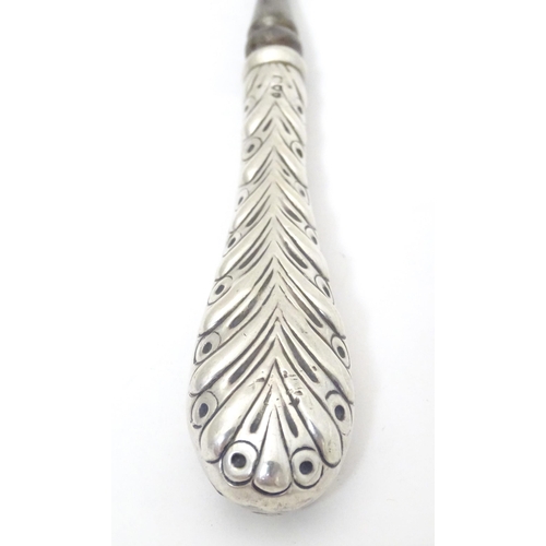 366 - A Victorian silver handled button hook hallmarked London 1891 Approx. 15 1/2