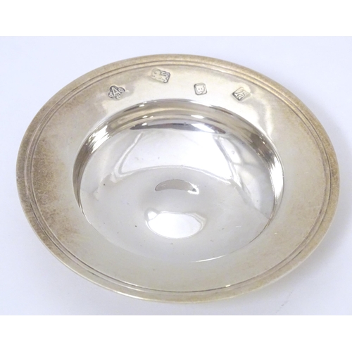 318 - A small silver model of an Armada dish hallmarked London 1963, maker Asprey & Co. Ltd. Approx. 3 1/4... 