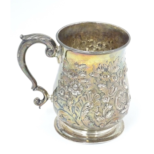 328 - A Geo II silver mug hallmarked London 1748  London 1748. Approx. 4 1/2