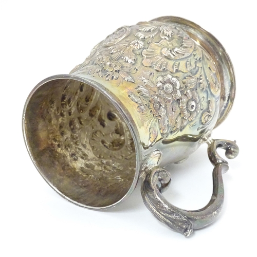 328 - A Geo II silver mug hallmarked London 1748  London 1748. Approx. 4 1/2