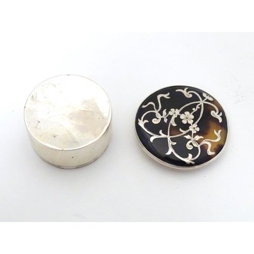 329 - A silver and tortoiseshell pill box with  pique decoration to lid. Hallmarked  London 1912 Approx. 1... 