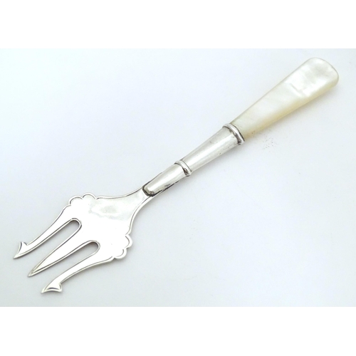 330 - A silver pickle fork with a mother of pearl handle, hallmarked Birmingham 1921, maker William Adams ... 