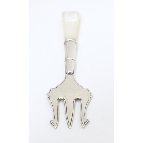 330 - A silver pickle fork with a mother of pearl handle, hallmarked Birmingham 1921, maker William Adams ... 