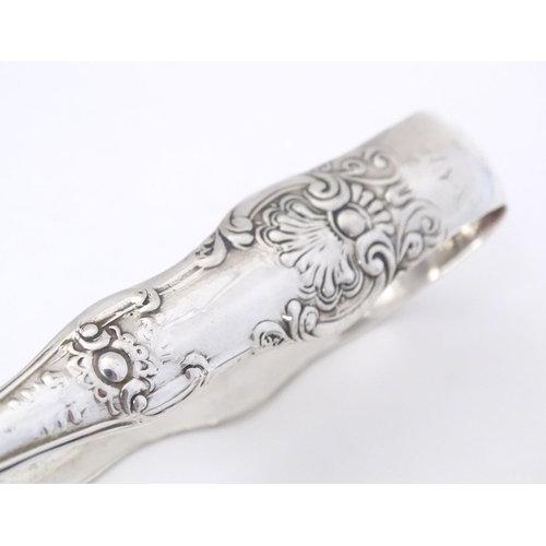 332 - Victorian silver Queen's pattern sugar tongs, hallmarked Glasgow 1855. Approx. 6 1/2