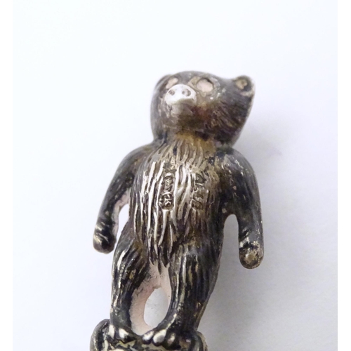 334 - A silver button hook the handle formed as a bear hallmarked Birmingham 1909, maker Adie Lovekin Ltd.... 