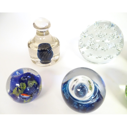 250 - A quantity of assorted paperweights to include examples by Mdina, Maude & Bob St Clair etc (9)