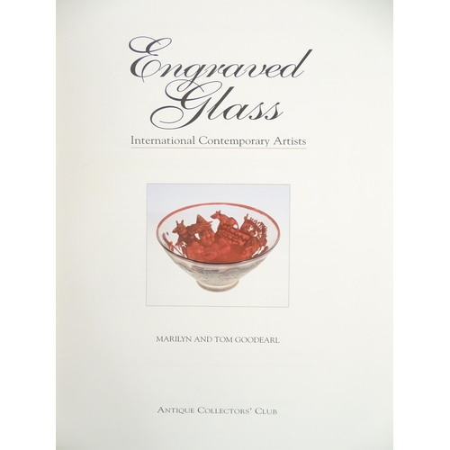 925 - Books: A quantity of glass reference books titles to include Engraved Glass - International Contempo... 