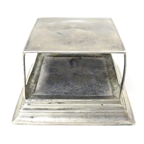 447A - A silver match box case / table top stand hallmarked Birmingham 1902, maker Henry Matthews. Approx. ... 