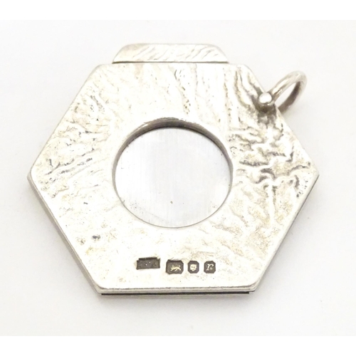 476A - A silver cigar cutter of hexagonal pendant form, hallmarked London 1972, maker Ramsdon and Roed. App... 