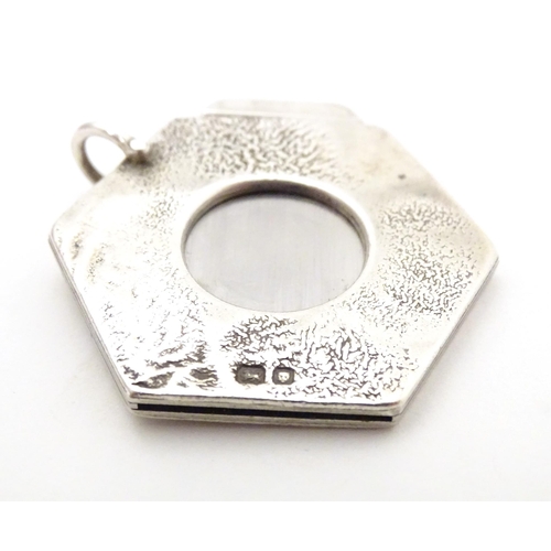 476A - A silver cigar cutter of hexagonal pendant form, hallmarked London 1972, maker Ramsdon and Roed. App... 