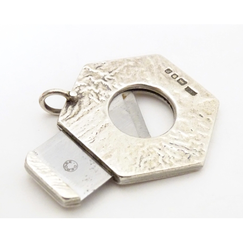 476A - A silver cigar cutter of hexagonal pendant form, hallmarked London 1972, maker Ramsdon and Roed. App... 