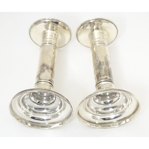 494 - A pair of American silver candlesticks, maker Meriden Britannia & Co. Approx. 5 3/4