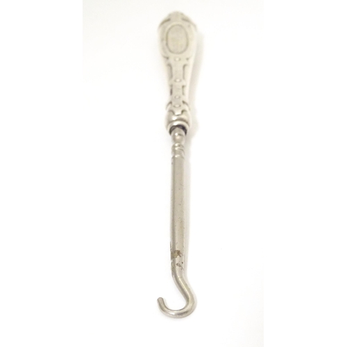 530 - A sterling silver handled button hook with strapwork detail to handle. Approx. 6 1/2