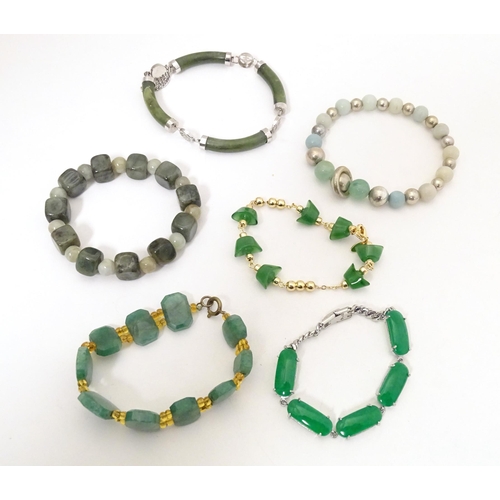 719 - Assorted bead jewellery to include necklaces and bracelets set with various green hardstone and glas... 