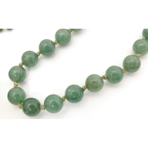 719 - Assorted bead jewellery to include necklaces and bracelets set with various green hardstone and glas... 