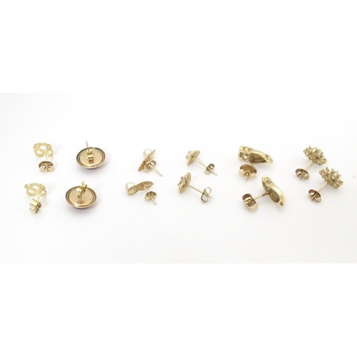 742 - Six pairs of assorted stud earrings to include some gold and yellow metal examples.