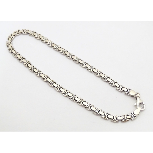 747 - A 9ct white gold link bracelet. Approx. 7 1/2