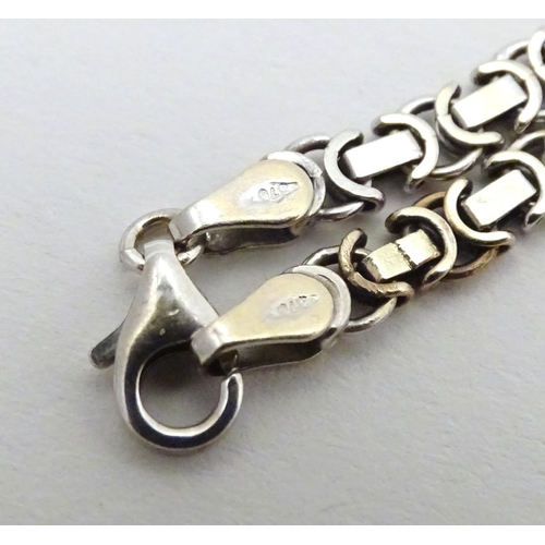 747 - A 9ct white gold link bracelet. Approx. 7 1/2