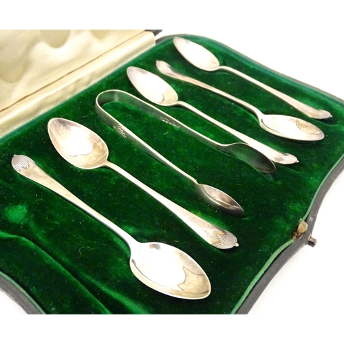 408 - Five silver coffee spoons with sugar tongs en suite hallmarked Sheffield 1913, maker Mappin & Webb. ... 