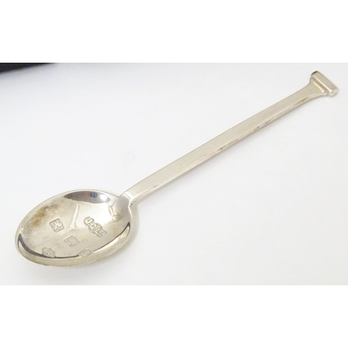 409 - Six silver specimen hallmark teaspoons with seal tops, hallmarked Edinburgh 1968, Sheffield 1968, Bi... 