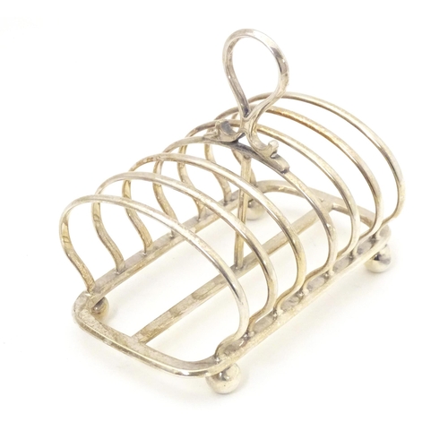 516 - A silver plate seven bar toast rack. Approx. 5 1/4