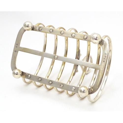 516 - A silver plate seven bar toast rack. Approx. 5 1/4