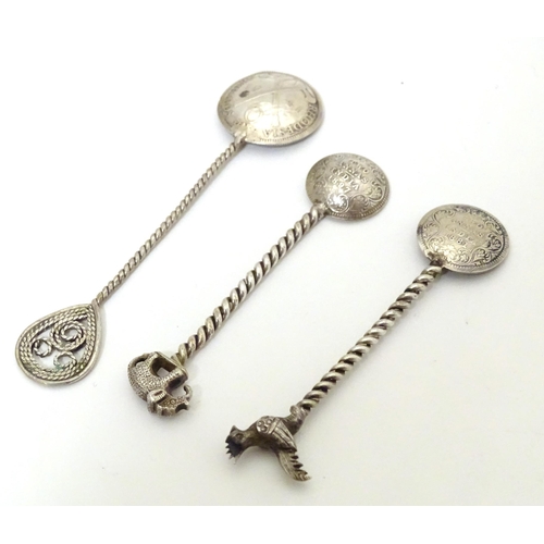 517 - Assorted silver and white metal items to include Mexican pendant formed as a sombrero, various salt ... 