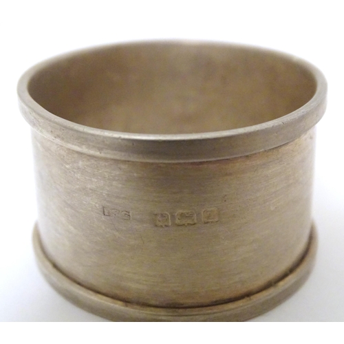 519 - A silver napkin ring, hallmarked Birmingham 1924, maker Israel Sigmund Greenberg.