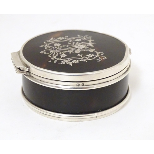 525 - A silver and tortoiseshell ring box with pique work decoration, hallmarked Birmingham 1909, maker Le... 