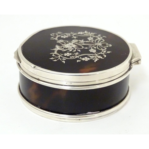 525 - A silver and tortoiseshell ring box with pique work decoration, hallmarked Birmingham 1909, maker Le... 