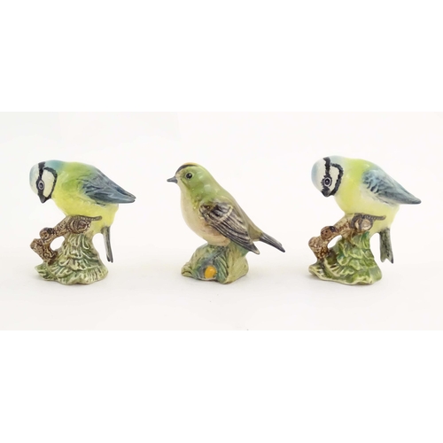 146 - A quantity of Bewsick models of birds, to include Blue Tit, model no. 992, Songthrush, no. 2308, Cha... 