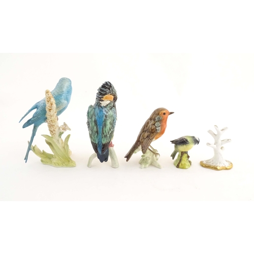 183 - Four assorted models of birds to include a Goebel model of a Budgerigar, no. 3851218, a Goebel Robin... 