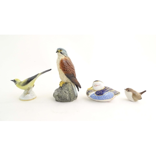 184 - A quantity of assorted Continental models of birds to include kingfisher, blue titmouse, firecrest, ... 