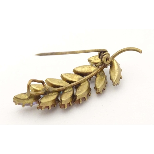 659 - An early 20thC gilt metal brooch of foliate form set with saphiret glass. Approx. 1 3/4