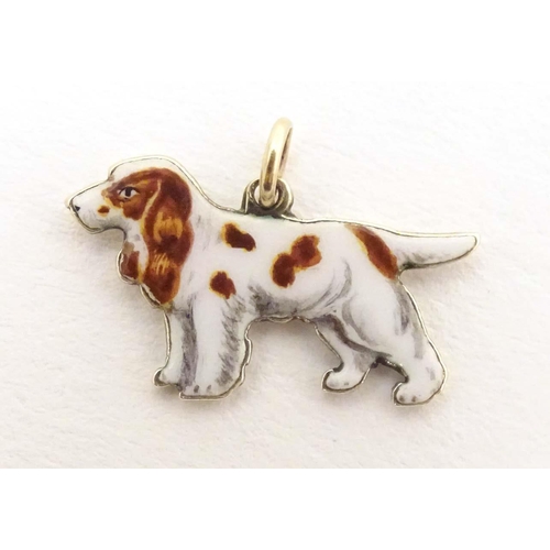 692 - A 9ct gold pendant charm formed as a spaniel dog with enamel detail. Approx. 3/4