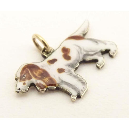 692 - A 9ct gold pendant charm formed as a spaniel dog with enamel detail. Approx. 3/4