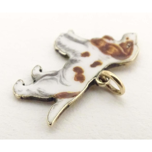 692 - A 9ct gold pendant charm formed as a spaniel dog with enamel detail. Approx. 3/4