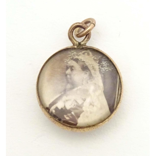 703 - A Victorian double sided pendant set with images of Queen Victoria. Approx. 3/4