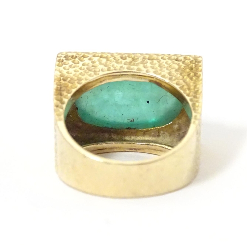 558 - A 14ct gold ring set with jade cabochon. Ring size approx H 1/2.