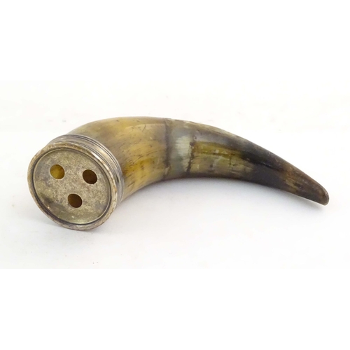 1019 - A 19thC horn powder mull with a silver plated mount. Approx. 5