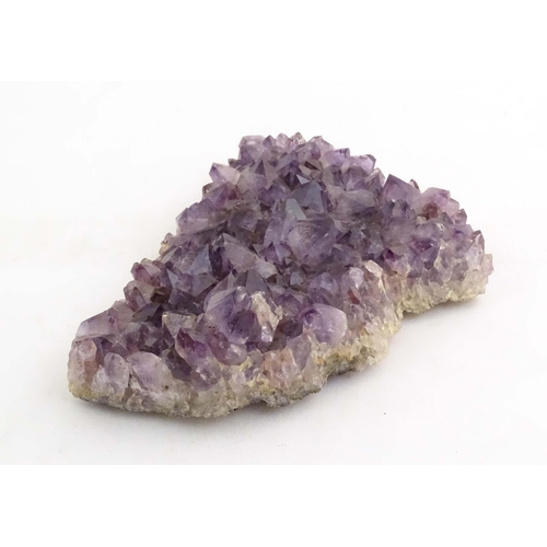 1063 - Natural History / Geology Interest: An amethyst specimen. Approx. 2